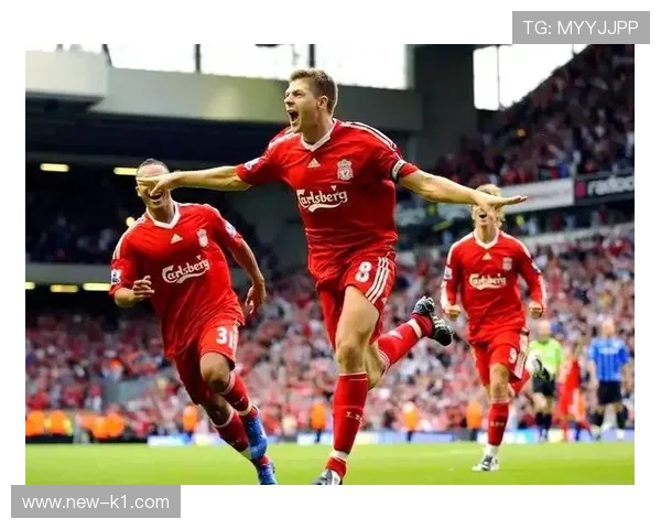 在利物浦体系下杰拉德与兰帕德中场组织趋于分散与单点驱动差异