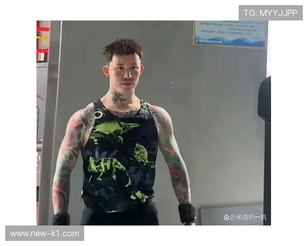 潘展乐赛后居然穿成网红潮牌，场上硬汉场下潮男真有两副面孔？