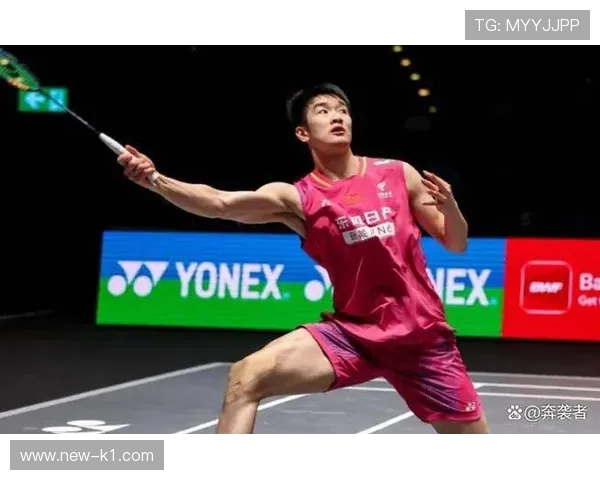 李诗沣训练完直接拎包去秀场，这反差谁懂