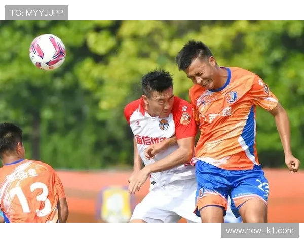 七人制足球规则中每队人数与换人次数如何规定